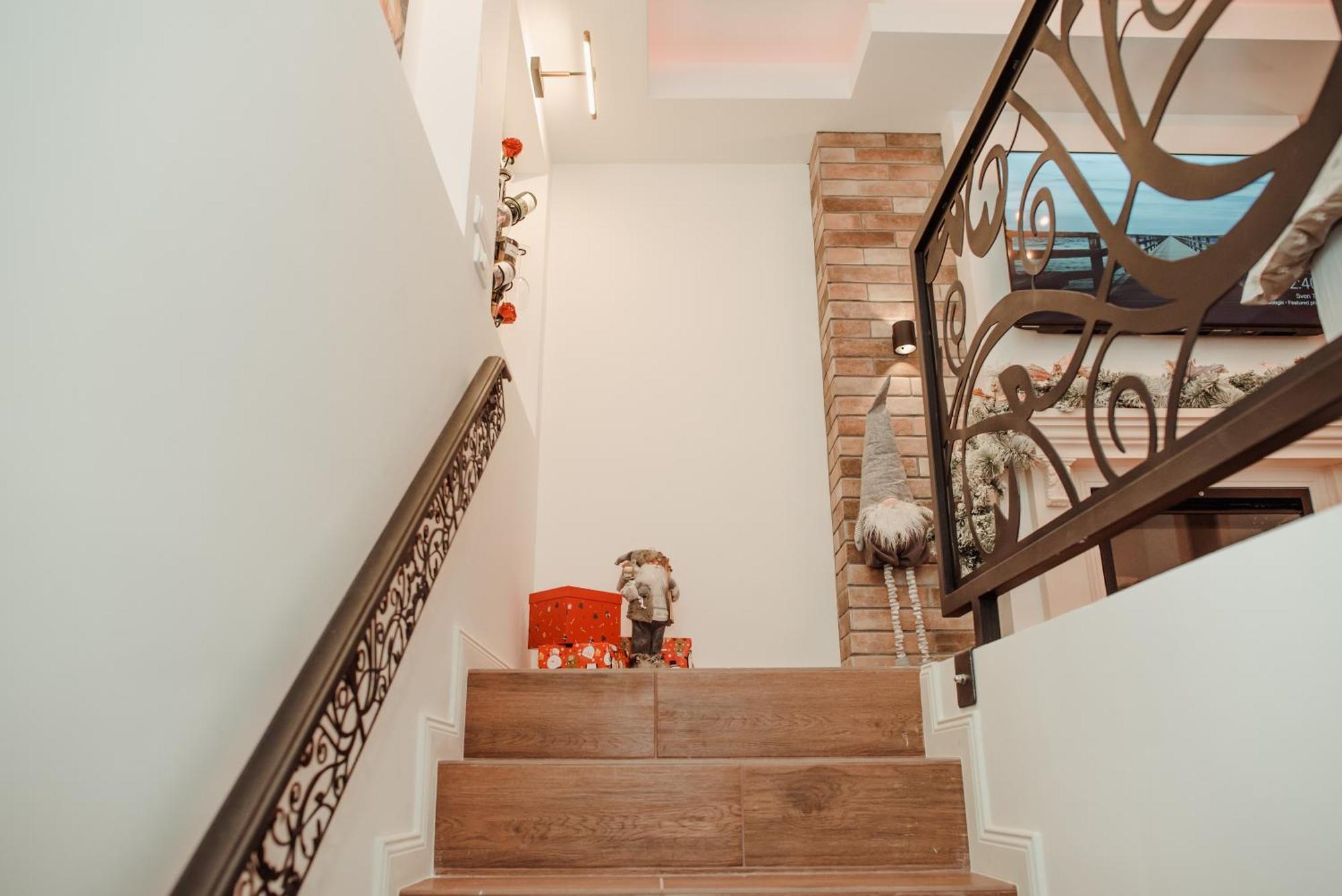 Apartment Passage *