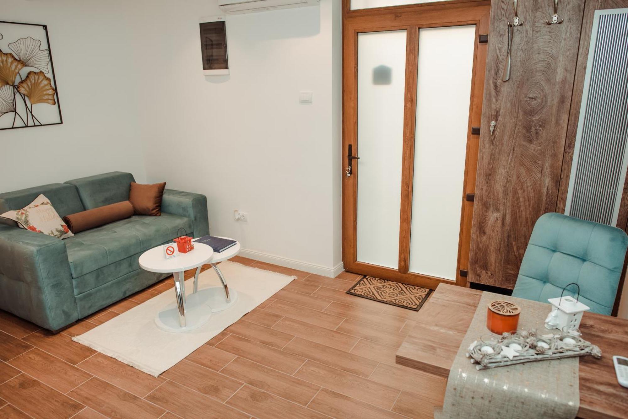 Apartment Passage *